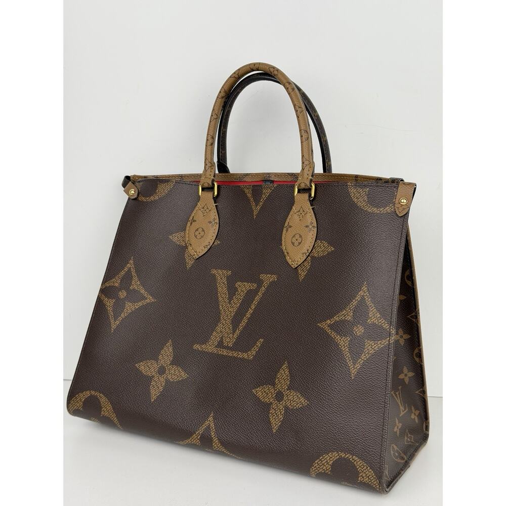 Louis Vuitton OnTheGo MM Tote Bag in Monogram Giant Coated Canvas NFC L7